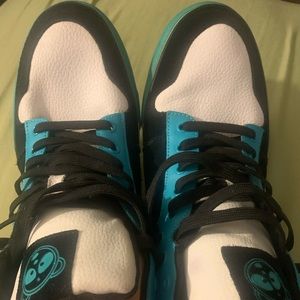 PONY Throwbacks. SIZE 13 Carolina blue/black.